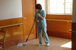 病院の清掃作業写真